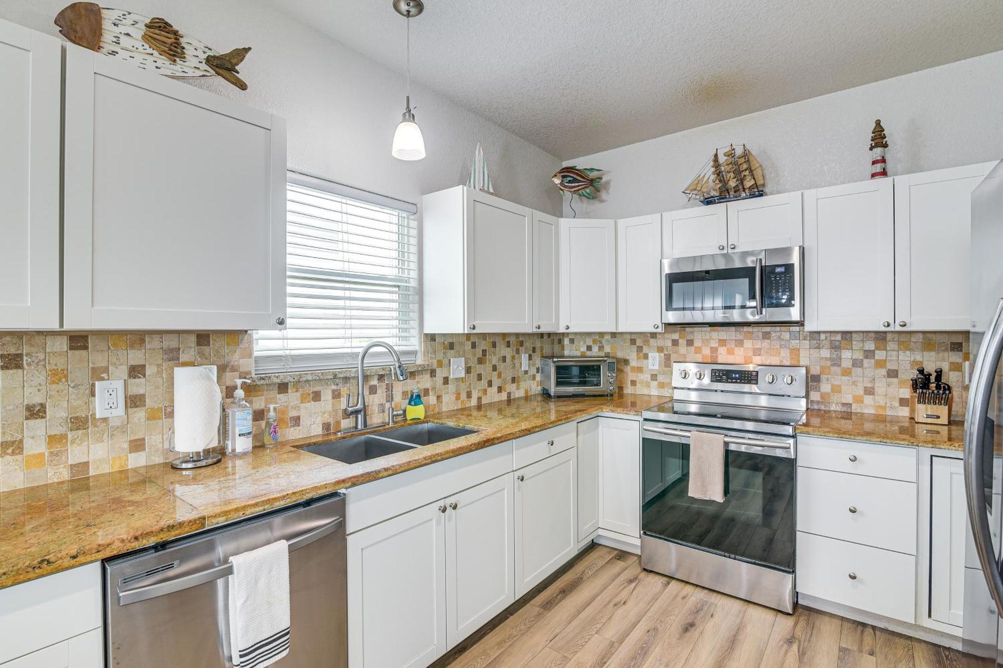 Beachfront Texas Retreat - 2 Decks, Patio And Views! Surfside Beach Exteriör bild