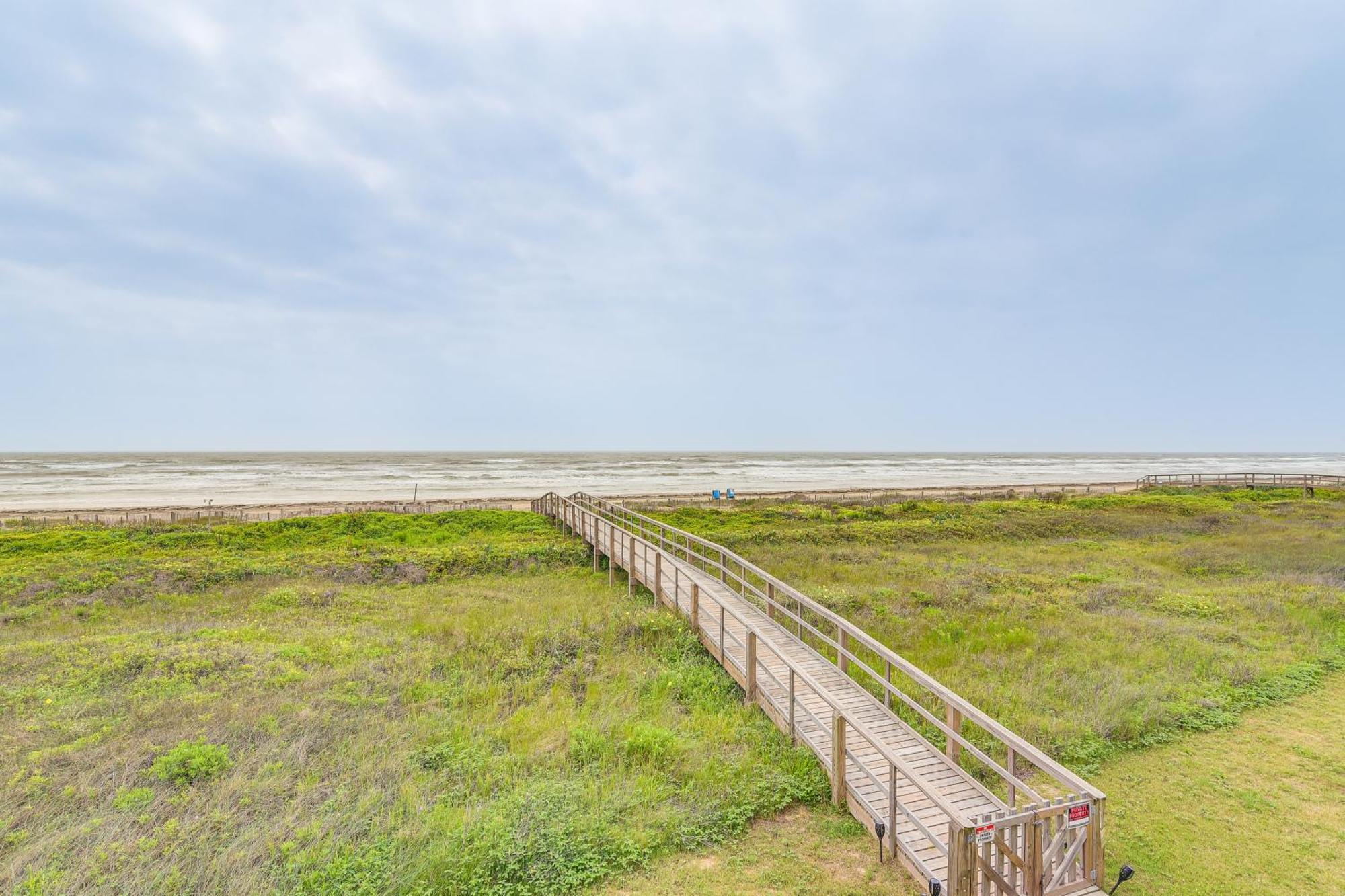 Beachfront Texas Retreat - 2 Decks, Patio And Views! Surfside Beach Exteriör bild