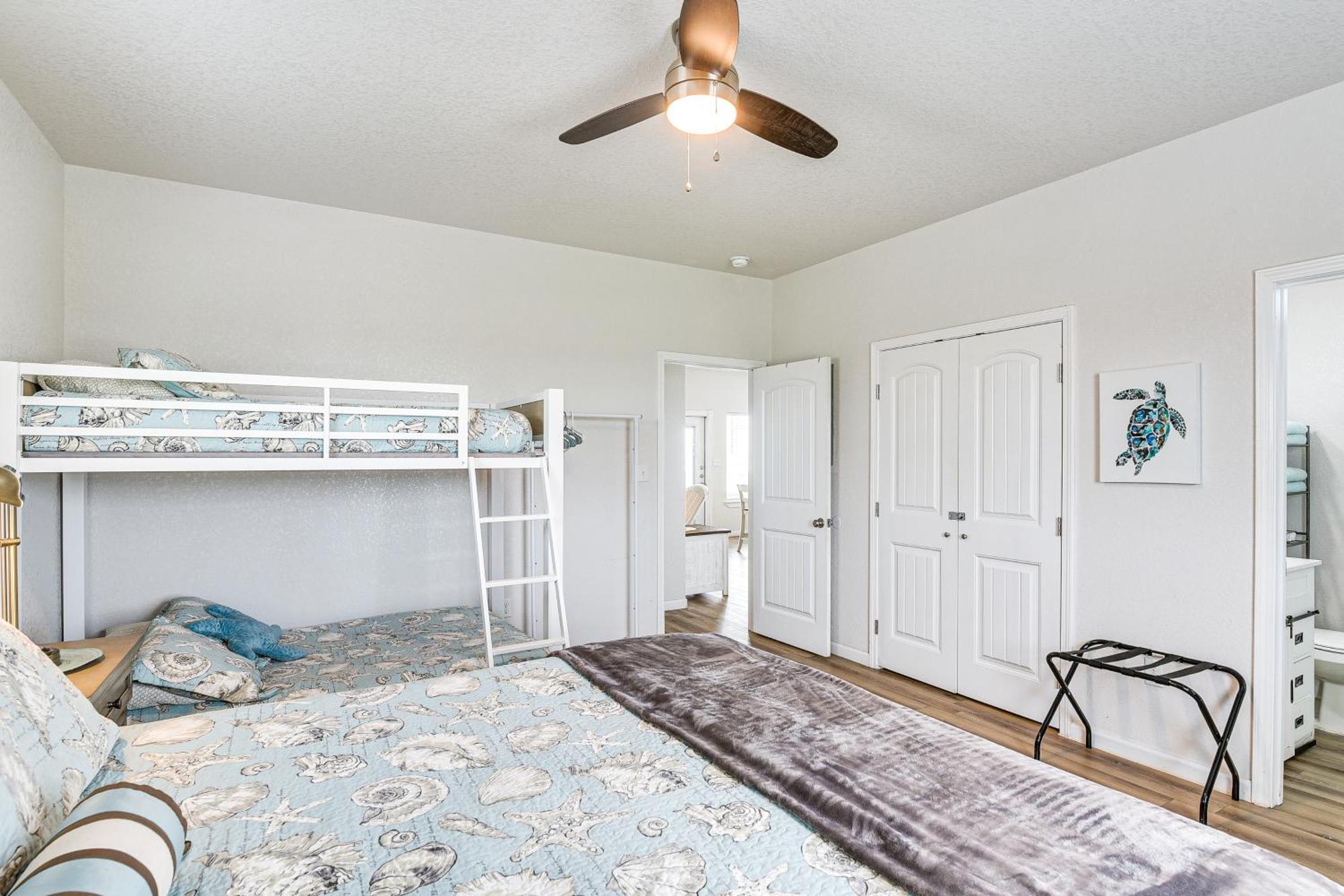 Beachfront Texas Retreat - 2 Decks, Patio And Views! Surfside Beach Exteriör bild