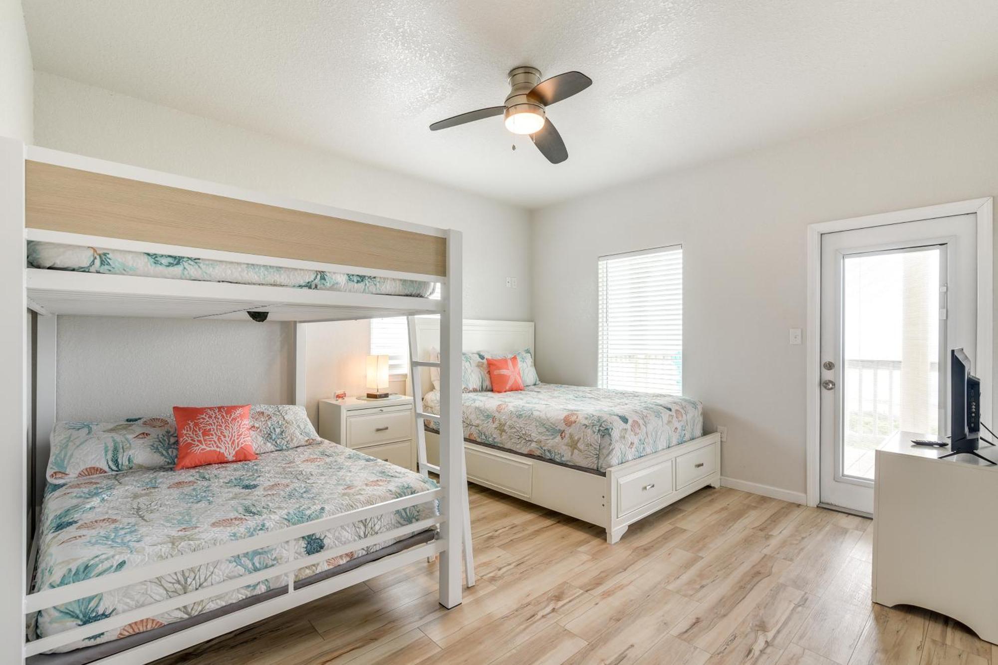 Beachfront Texas Retreat - 2 Decks, Patio And Views! Surfside Beach Exteriör bild