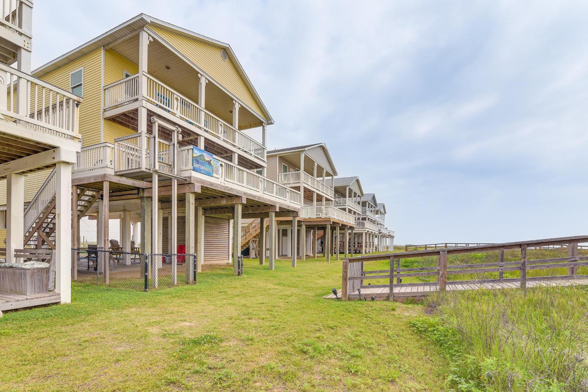 Beachfront Texas Retreat - 2 Decks, Patio And Views! Surfside Beach Exteriör bild
