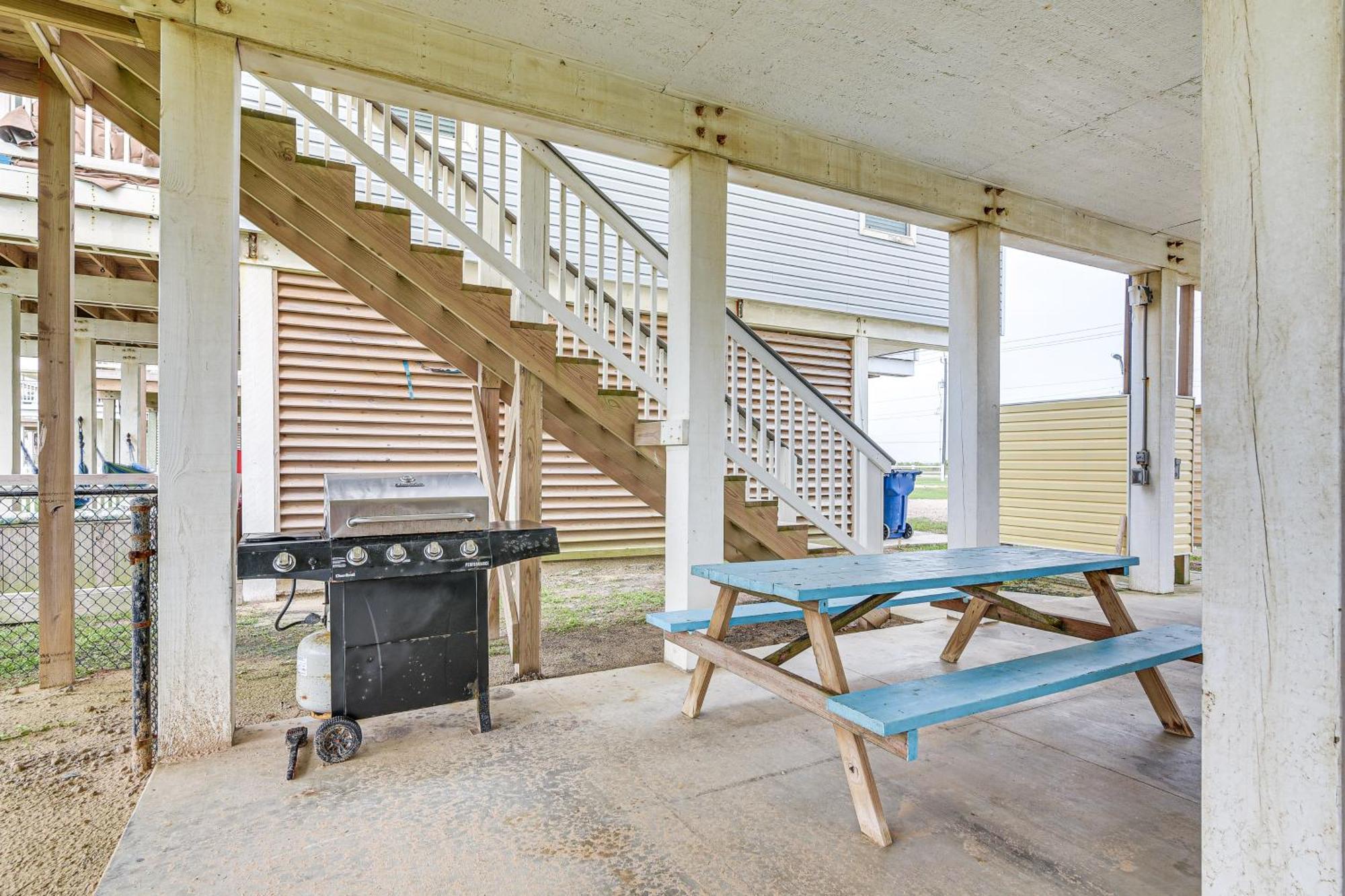 Beachfront Texas Retreat - 2 Decks, Patio And Views! Surfside Beach Exteriör bild